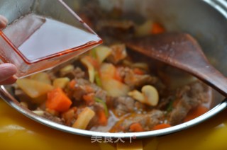Combination of Chinese and Western Hot Pot --- Herbal Red Wine Beef Hot Pot recipe