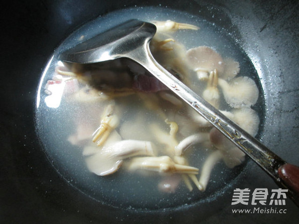 Bacon Xiuzhen Mushroom Clam Soup recipe