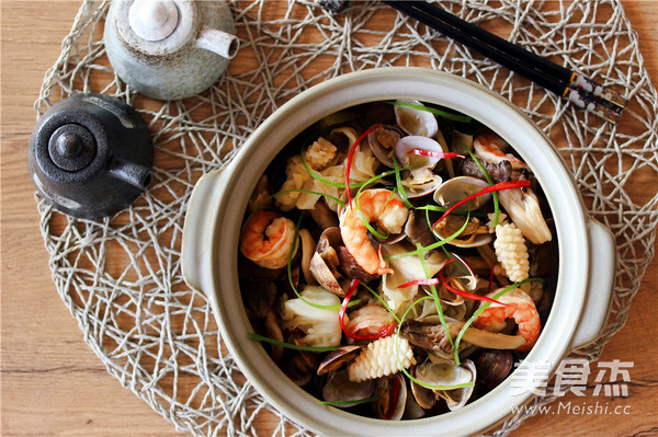 Wine Steamed Seafood and Wild Vegetables recipe