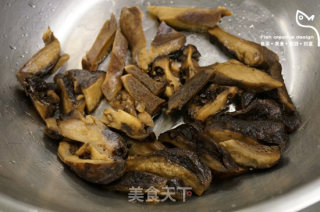 Braised Chicken with Black Tiger Palm Mushroom recipe