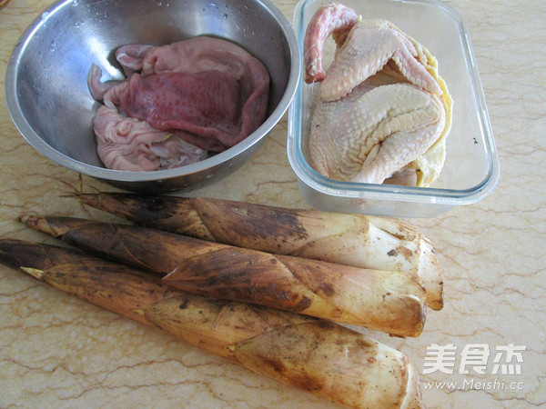 Pork Belly and Bamboo Shoots Stewed Chicken recipe