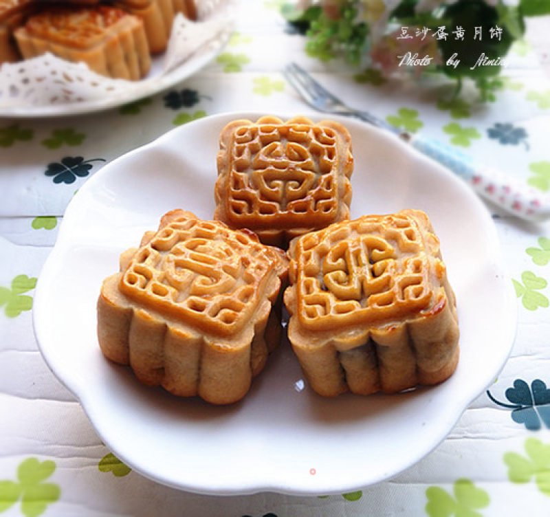 Bean Paste and Egg Yolk Mooncakes recipe