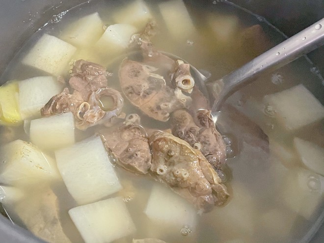 Drink Three Bowls of Pork Lung and Radish Soup, Sweet! recipe