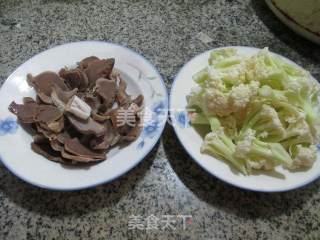 Stir-fried Cauliflower with Goose Gizzards recipe