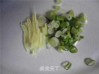 Stir-fried Green Peppers with Shrimp Skins recipe