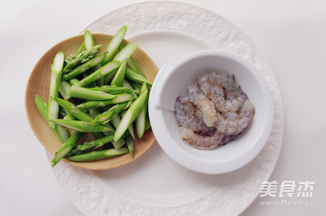 A Good Partner for Summer Dinners, Fried Lilies with Shrimps and Asparagus recipe