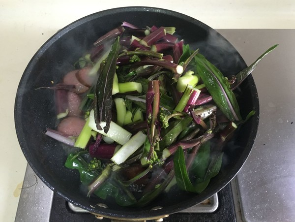 Stir-fried Cabbage with Red Sausage recipe