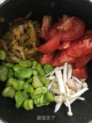 Mustard with Mustard, White Mushroom, Tomato and Broad Bean Soup recipe