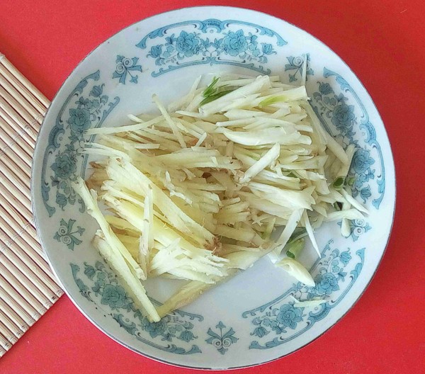 Serving Dishes-fried Three Shreds of Peppers and Shallots recipe