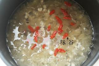 Gorgon, Barley, White Fungus Soup recipe