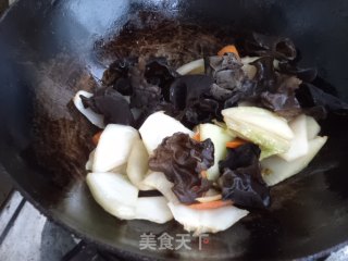 Stir-fried Chinese Cabbage Stem with Black Fungus recipe