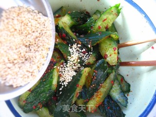 Eat Cucumbers Differently in The Cucumber Season-homemade Spicy Pickled Cucumbers recipe