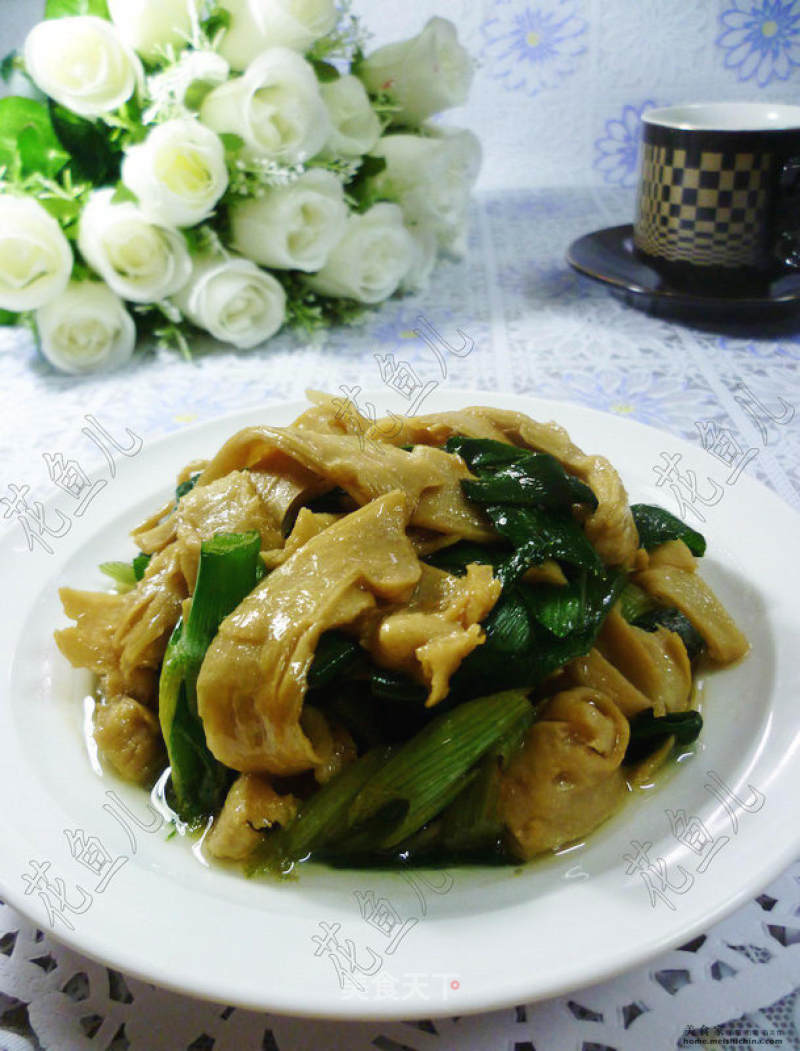 Fried Gluten with Onion Leaves