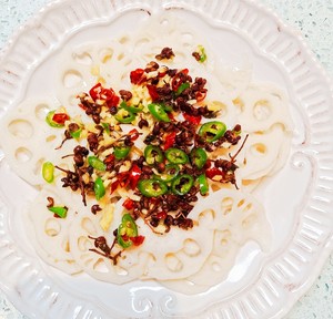 White and Crispy Lotus Vegetable Salad recipe