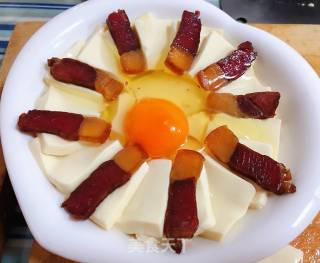 #蜡味#bacon Steamed Tofu Lying Egg recipe
