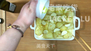 Super Crispy and Buttery Baked Potato Wedges, Full of Milk Flavor, Crispy Crust, Soft and Layered Inside! recipe