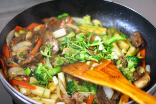 [stir-fried Rice Cake with Beef, Sausage and Mixed Vegetables] recipe