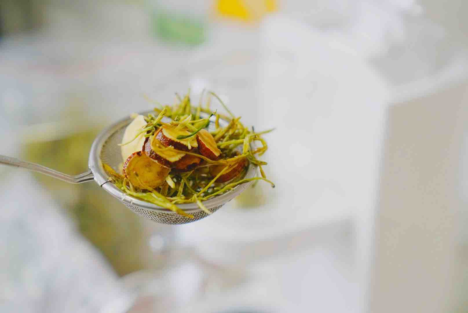 Honeysuckle Licorice Tea recipe