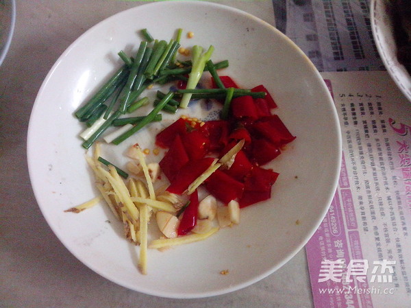 Stir-fried Fungus with Pickled Peppers recipe