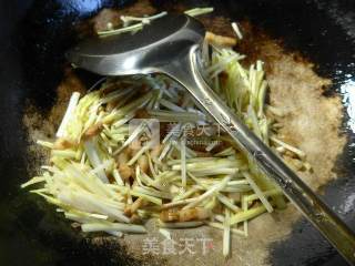 Stir-fried Pork Belly with Leek Sprouts recipe