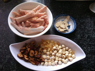 Chicken Feet Soup with Angelica and Red Dates recipe
