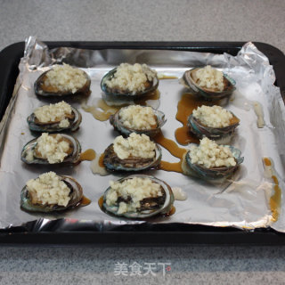 Easy to Cook Seafood-----grilled Abalone with Garlic recipe
