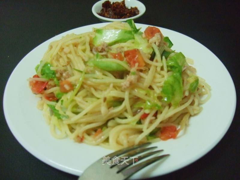 Stir-fried Rice Noodles with Tomato and Cabbage recipe