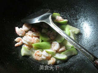 Stir-fried Long Melon with Shrimp recipe