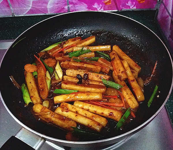 Stir-fried Rice Cake with Mushroom and Black Bean Spicy Sauce recipe