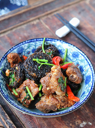 Stir-fried Pork Ribs with Blood Cake recipe