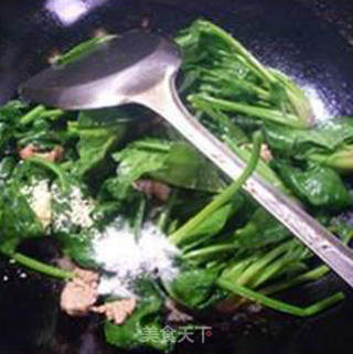 Stir-fried Spinach with Lean Pork recipe