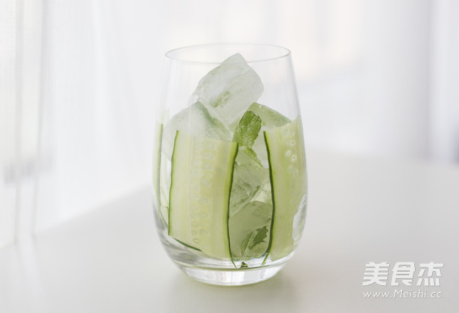 Cucumber and Mint Drink recipe