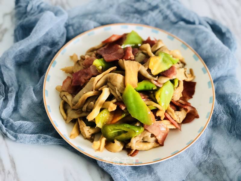 Stir-fried Oyster Mushrooms with Bacon