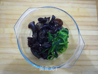 Spinach with Fungus recipe