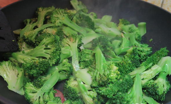 Braised Broccoli with Sausage recipe