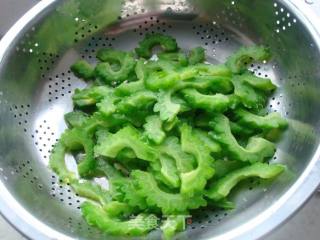Stir-fried Bitter Gourd with Cured Pig Ears recipe