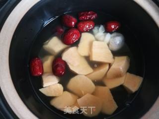 Fruit in The Soup-sweet Pear Sweet Potato and White Fungus Soup recipe