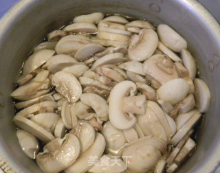 Stewed Bamboo Shoots with Tricholoma recipe