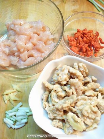 Stir-fried Diced Chicken with Walnut and Wolfberry recipe