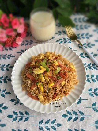 Fried Noodles with Egg and Ham recipe