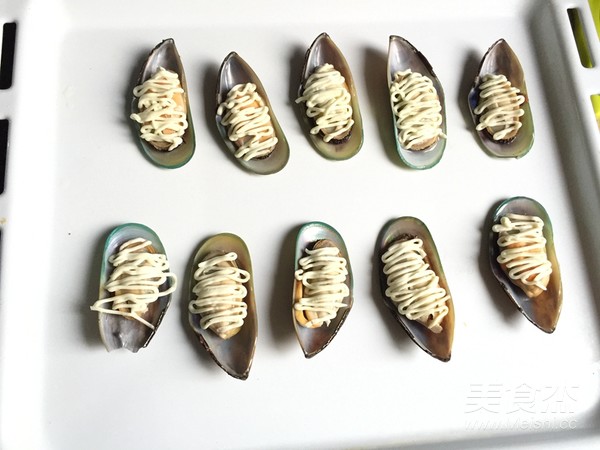 Baked Mussels with Wasabi Cheese recipe