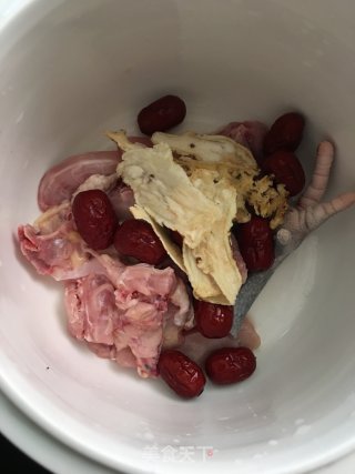 Stewed Chicken Soup with Angelica, Red Dates and Wolfberry recipe