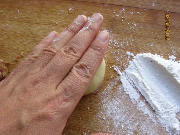 Crispy Onion Ham Mooncakes recipe