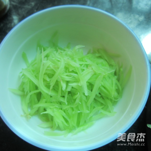 Shredded Lettuce with Hot Pepper recipe