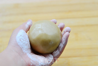 Private Recipes are Open-cantonese-style Lotus Paste Egg Yolk Mooncakes recipe