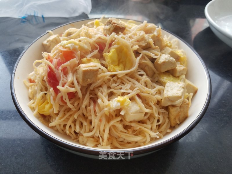 Stir-fried Noodles with Tofu and Egg in Tomato Sauce recipe