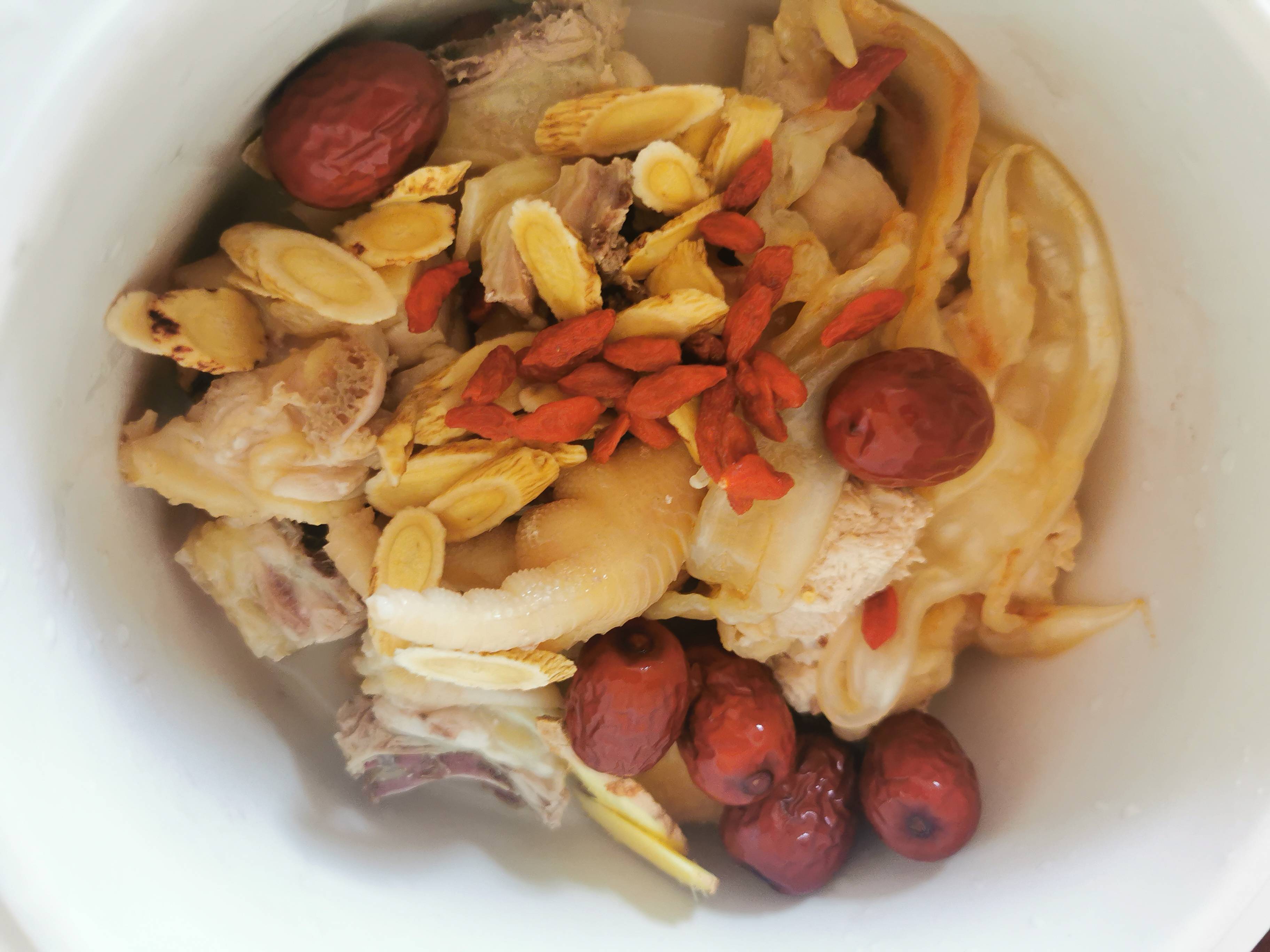 Stewed Chicken Soup with Red Date Flower Maw recipe