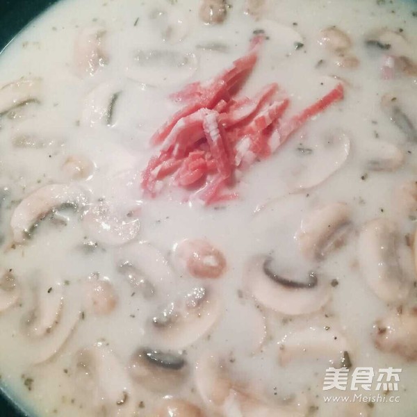 Creamy Mushroom Soup with Bacon recipe