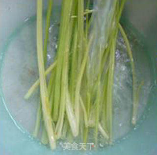 Stir-fried Celery with Lean Pork in Daylily recipe