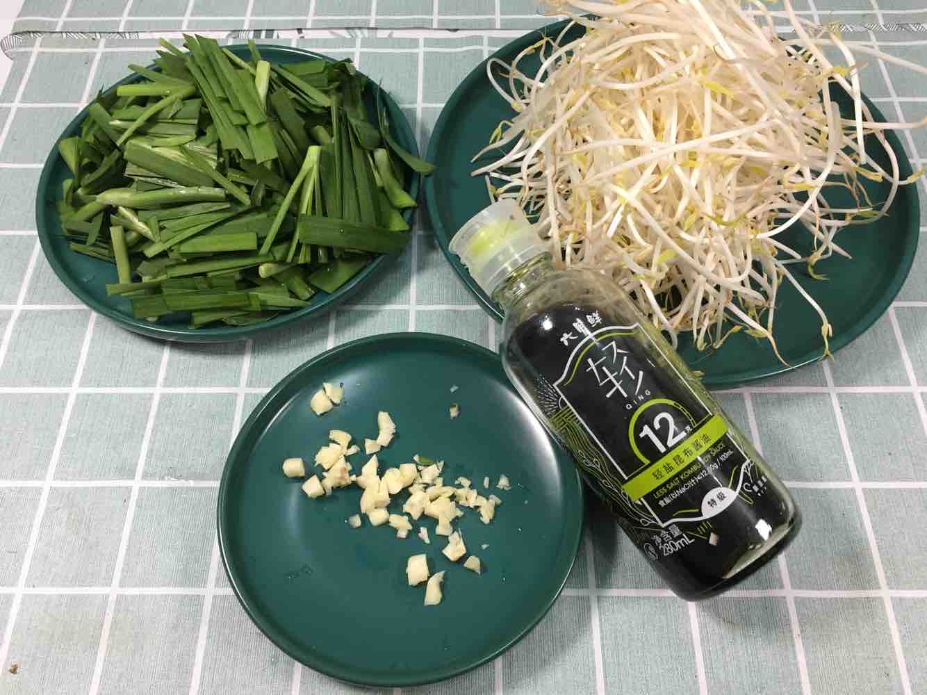 Stir-fried Mung Bean Sprouts with Leek recipe